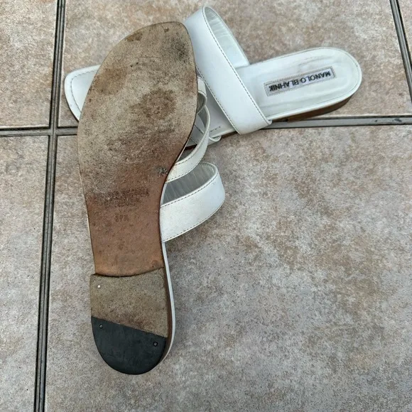Manolo BlahnikSusa Flat Leather Sandals