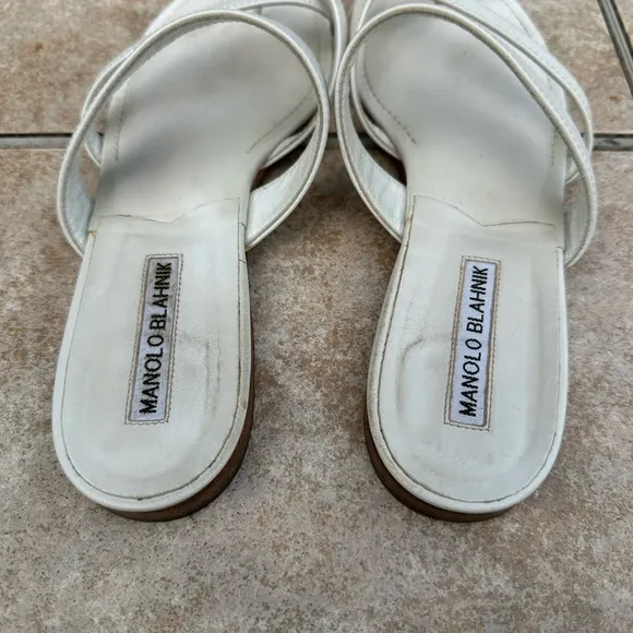 Manolo BlahnikSusa Flat Leather Sandals