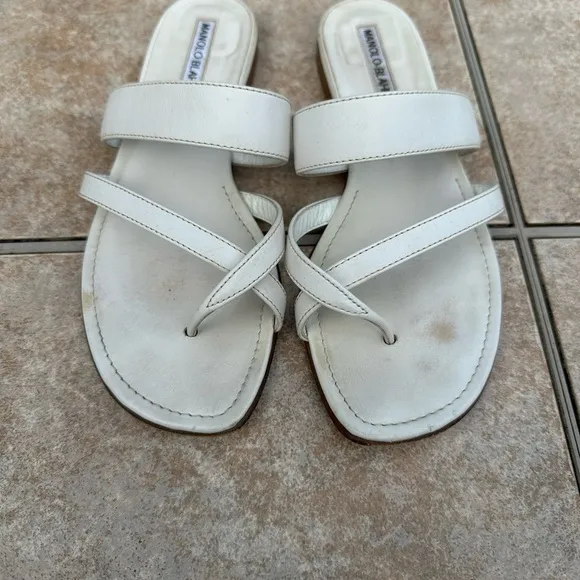 Manolo BlahnikSusa Flat Leather Sandals