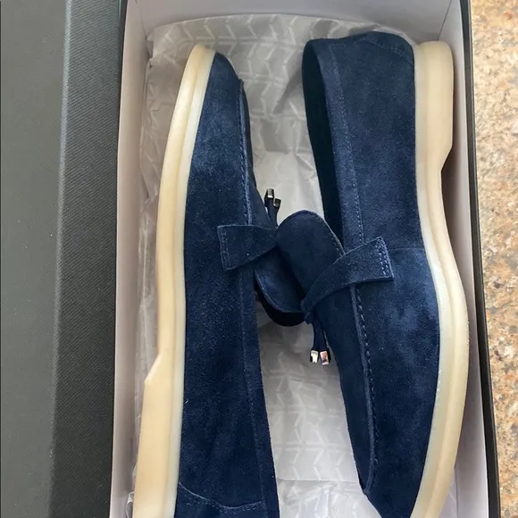 Marc Fisher Women’s Navy Loafers Size 10M