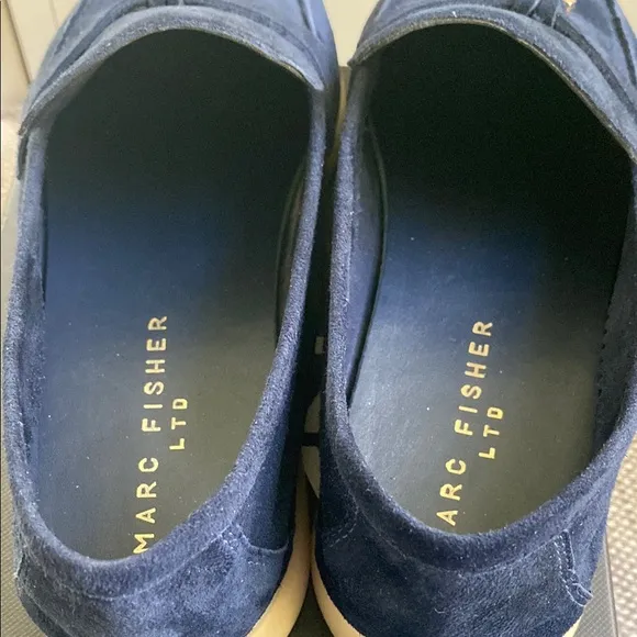 Marc Fisher Women’s Navy Loafers Size 10M