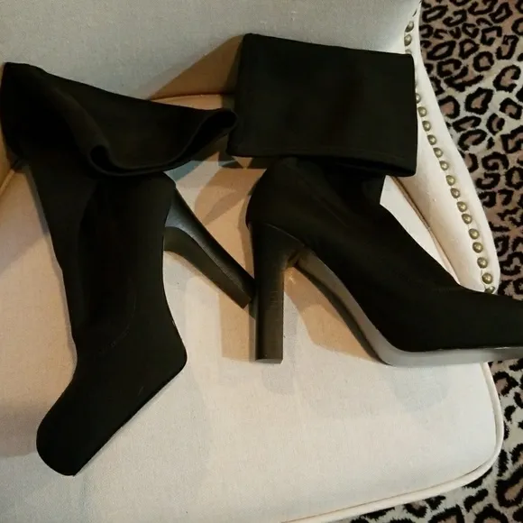 Martinez Valero knee high 5 inch pull on heels