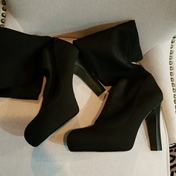 Martinez Valero knee high 5 inch pull on heels
