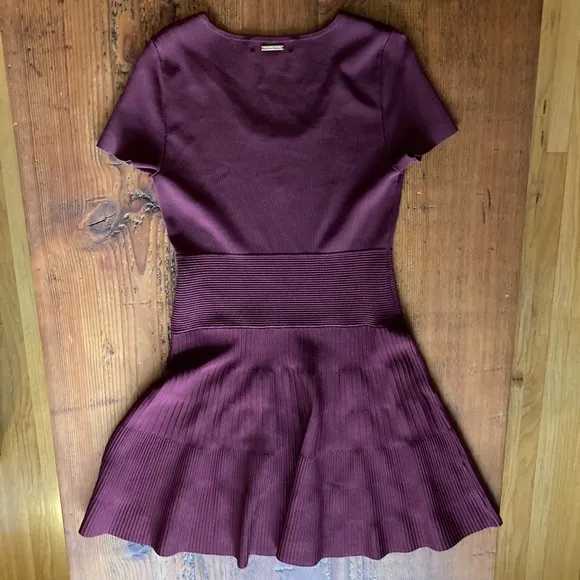Michael Kors Fit and Flare Burgundy Dress Size Large, Short Sleeve Scoop…