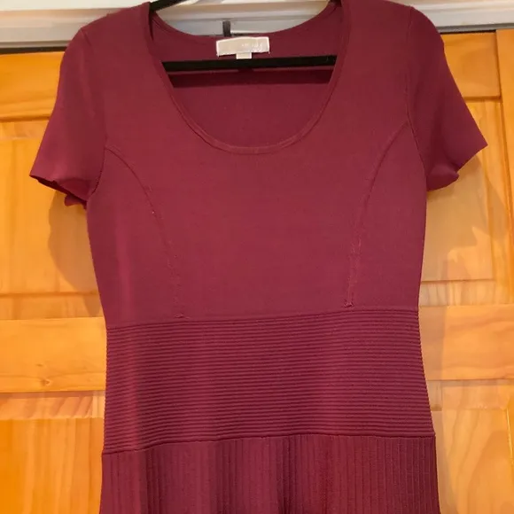 Michael Kors Fit and Flare Burgundy Dress Size Large, Short Sleeve Scoop…