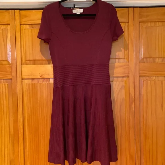 Michael Kors Fit and Flare Burgundy Dress Size Large, Short Sleeve Scoop…