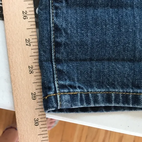 MICHAEL KORS size 10 boyfriend jeans DILLON Relaxed distressed sequin detail