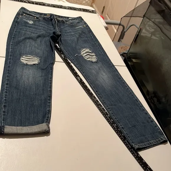 MICHAEL KORS size 10 boyfriend jeans DILLON Relaxed distressed sequin detail