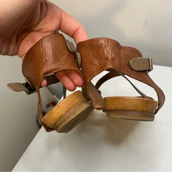 Miz Mooz New York City Amanda Leather Sandal Size 9