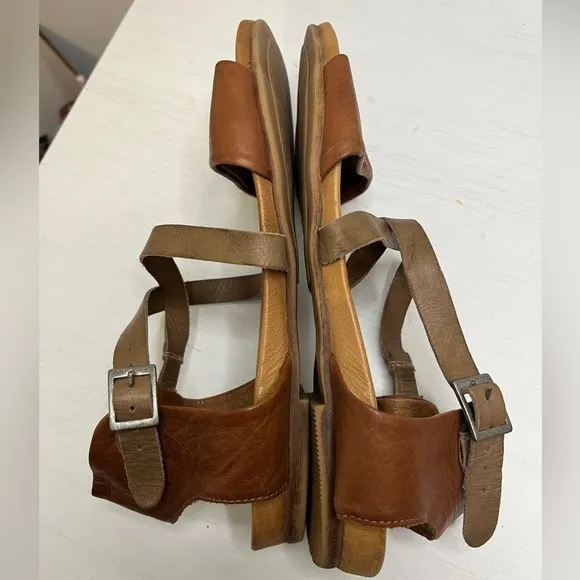 Miz Mooz New York City Amanda Leather Sandal Size 9