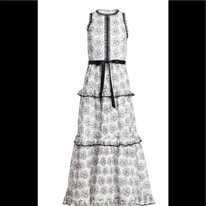 ML Monique Lhuillier  white and black lace gown!