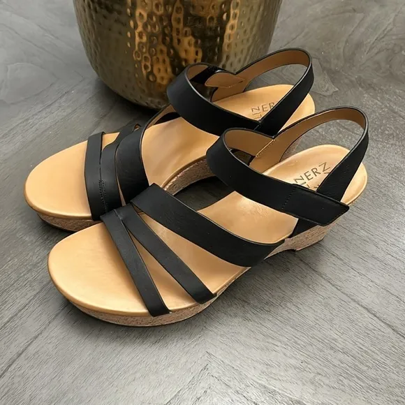 NATURALIZER Cynthia Ankle Strap Sandals (WIDE)