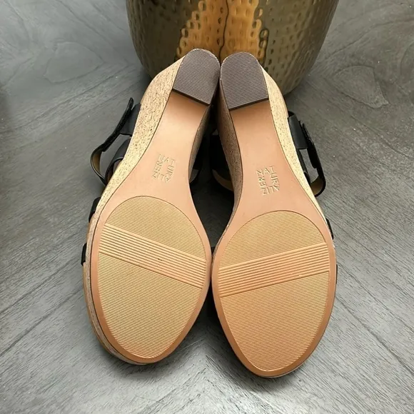NATURALIZER Cynthia Ankle Strap Sandals (WIDE)