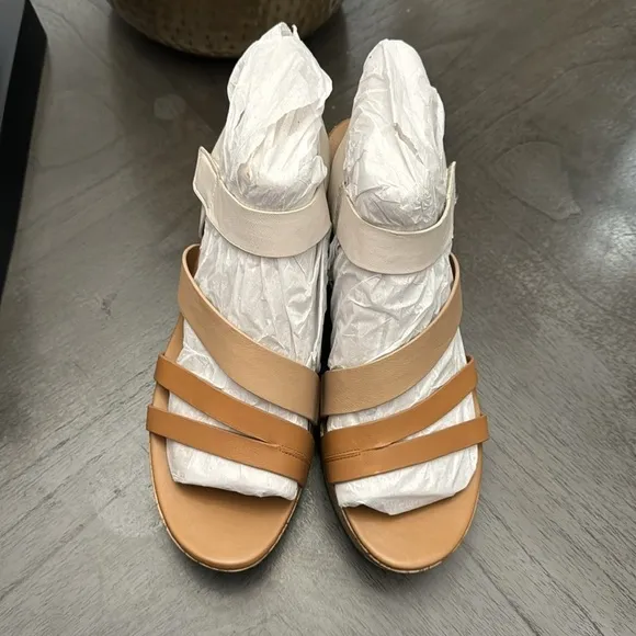 NATURALIZER Cynthia Ankle Strap Sandals