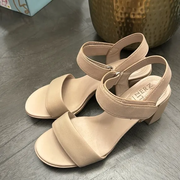 NATURALIZER GenN-Trace Ankle Strap Sandals