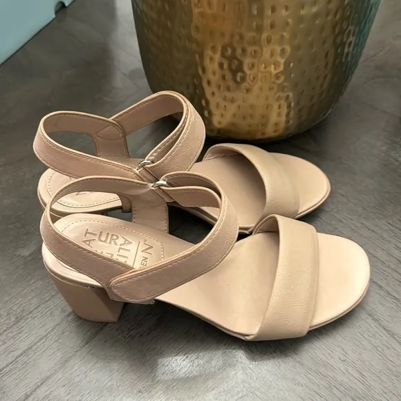 NATURALIZER GenN-Trace Ankle Strap Sandals