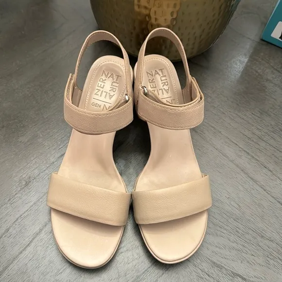 NATURALIZER GenN-Trace Ankle Strap Sandals