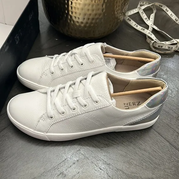 NATURALIZER Morrison Sneakers