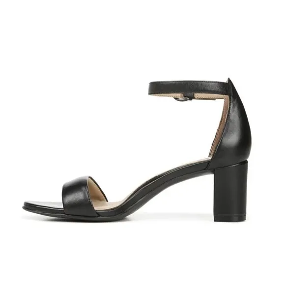 NATURALIZER Vera Ankle Strap Sandals