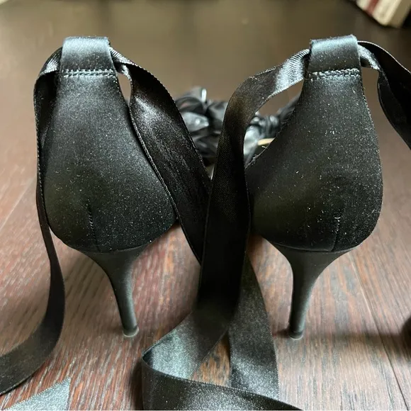 NEW - BADGLEY MISCHKA Neryssa Satin Ankle-wrap Bow Sandals In Black Satin