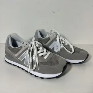 New Balance 574  Sneakers US 7 Men’s Women’s 8.5