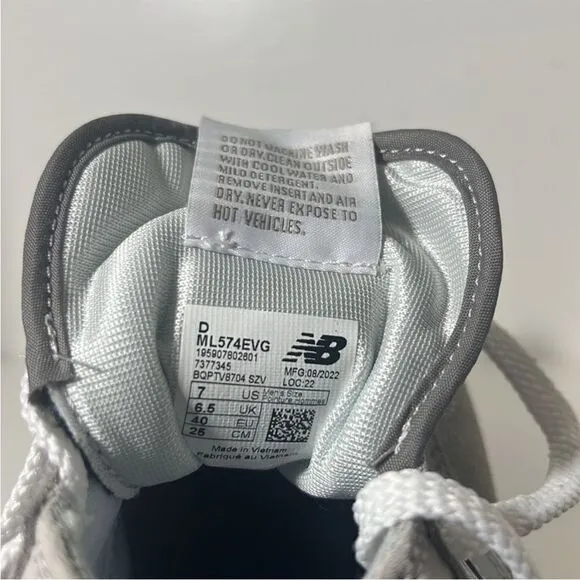 New Balance 574  Sneakers US 7 Men’s Women’s 8.5