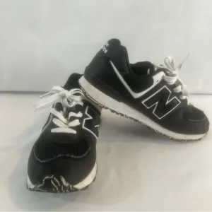 NEW BALANCE GC574BW1  Kids Black and White SneakersSize: USA 4