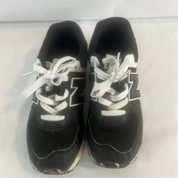 NEW BALANCE GC574BW1  Kids Black and White SneakersSize: USA 4