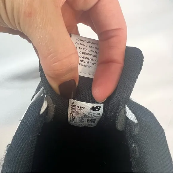 NEW BALANCE GC574BW1  Kids Black and White SneakersSize: USA 4