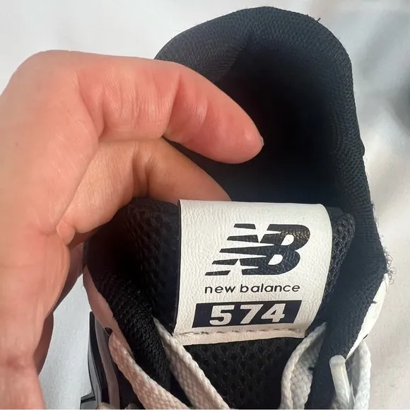 NEW BALANCE GC574BW1  Kids Black and White SneakersSize: USA 4