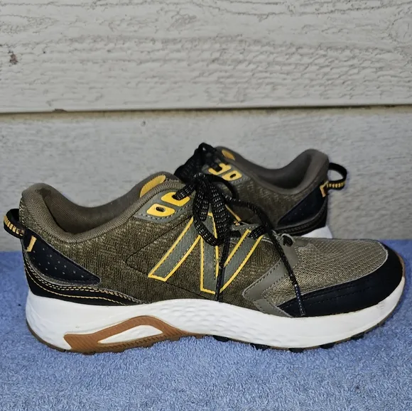 New Balance Men's Trail Running Shoes Sneakers Size:9~Sage Green/Black