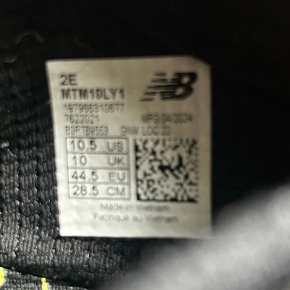 New Balance Minimus Trail Sneakers Black with firefly and ginger lemon Size 10.5