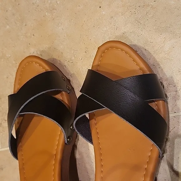 NEW! CUSHIONAIRE Slate Faux Wooden Heel Sandals Black 8.