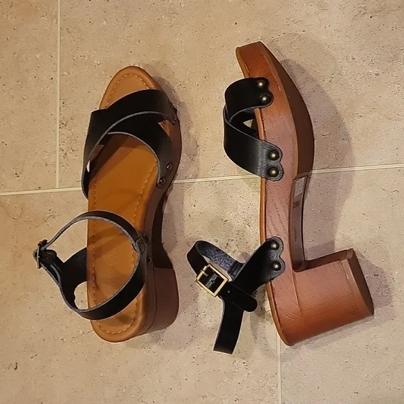 NEW! CUSHIONAIRE Slate Faux Wooden Heel Sandals Black 8.