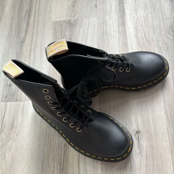 NEW Doc Martens Women's 6 Black High Top Boots