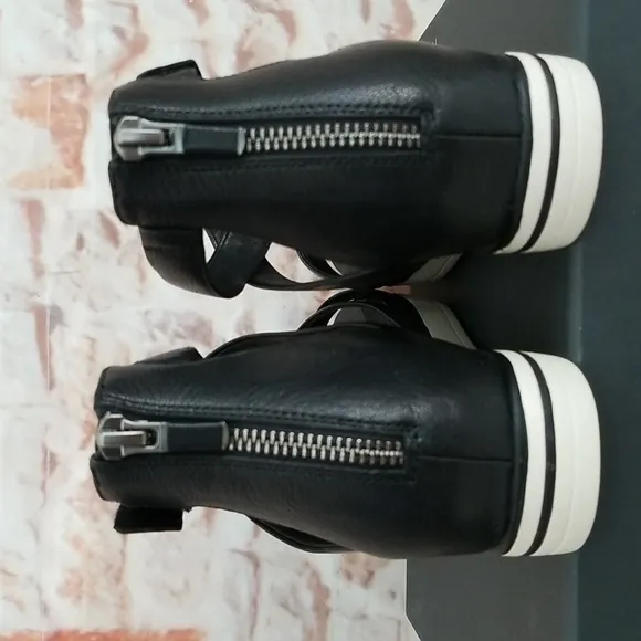 New Eileen Fisher Sally Leather Sandals
