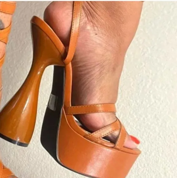 New Faux Leather Sculpted Strappy Tan Brown Platform Chunky Heel Sandals Size 8
