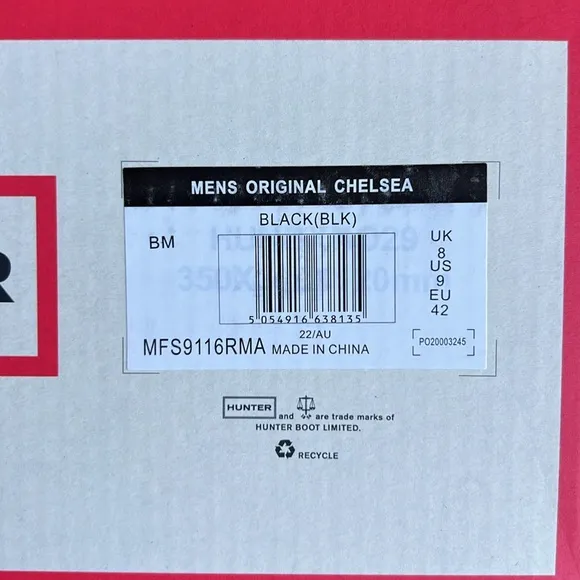 NEW IN BOX - Hunter Men’s Original Chelsea Boots - Size 9 - Black