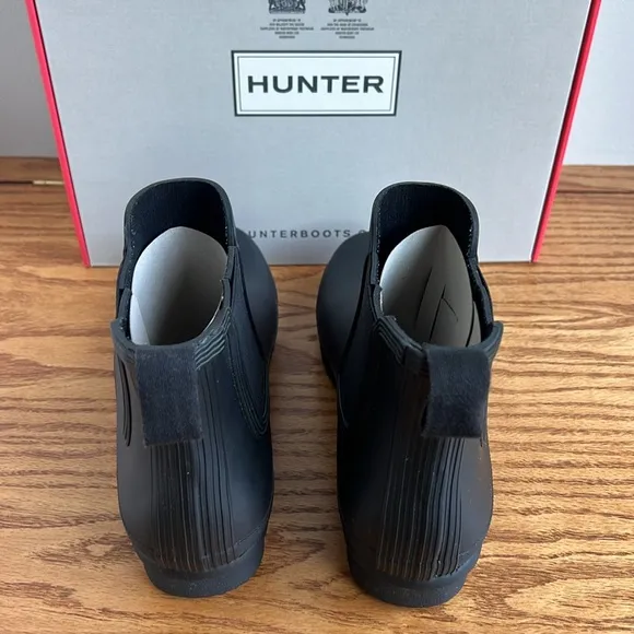 NEW IN BOX - Hunter Men’s Original Chelsea Boots - Size 9 - Black