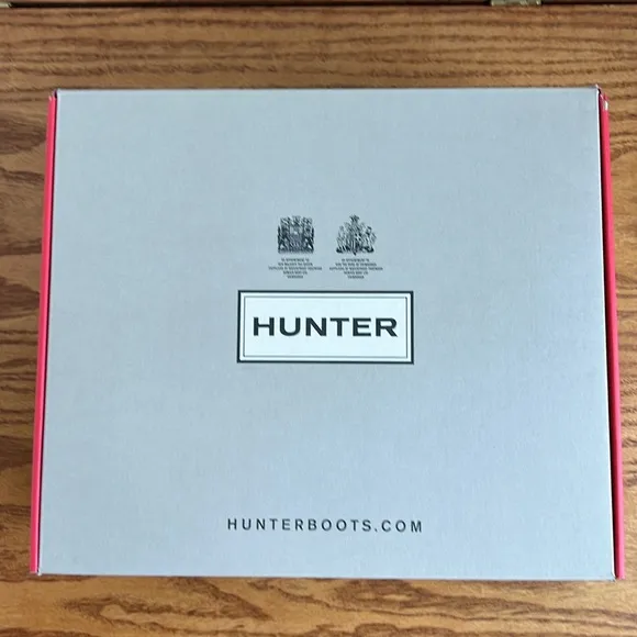 NEW IN BOX - Hunter Men’s Original Chelsea Boots - Size 9 - Black