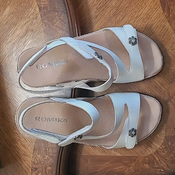 New in box! Romika Jamaika kombi Womens 5.5 white and silver summer sandals