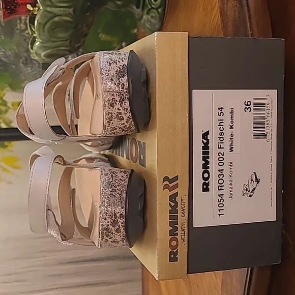 New in box! Romika Jamaika kombi Womens 5.5 white and silver summer sandals