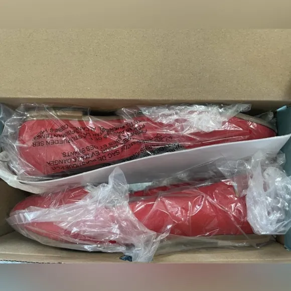 New In Box TOMS Julie Poinsettia Suede Ballerina Flat Size 10 Red 10014182