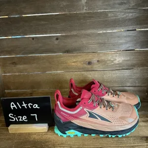 New NWOB Womens Altra Olympus 5 Athletic Trail Running Sneakers Shoes Size 7 M