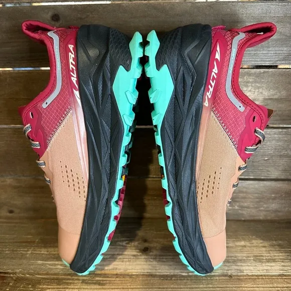 New NWOB Womens Altra Olympus 5 Athletic Trail Running Sneakers Shoes Size 7 M