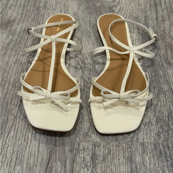 NEW Reformation white patent leather Maya bow sandals