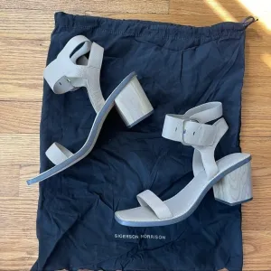 NEW Sigerson Morrison Dalila Leather Buckle Strap Sandals Block Heel Size 40 NWT