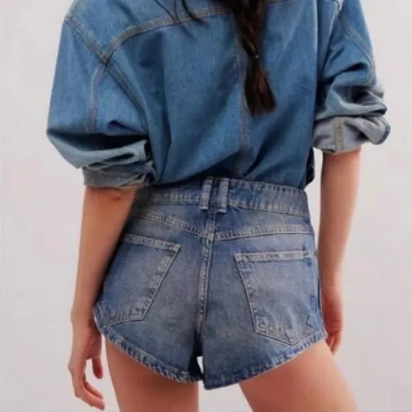 NEW Size 26 Free People We The Free Prince Street Medium Wash Denim Micro Shorts