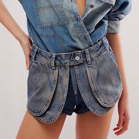 NEW Size 26 Free People We The Free Prince Street Medium Wash Denim Micro Shorts
