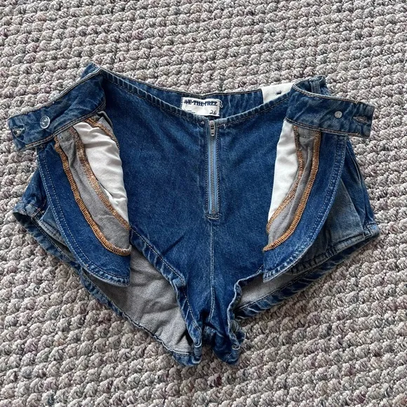 NEW Size 26 Free People We The Free Prince Street Medium Wash Denim Micro Shorts